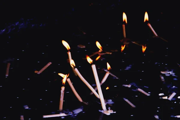 Kerzen Brennen Vor Der Kathedrale Von Curtea Arges Rumänien Gläubige — Stockfoto