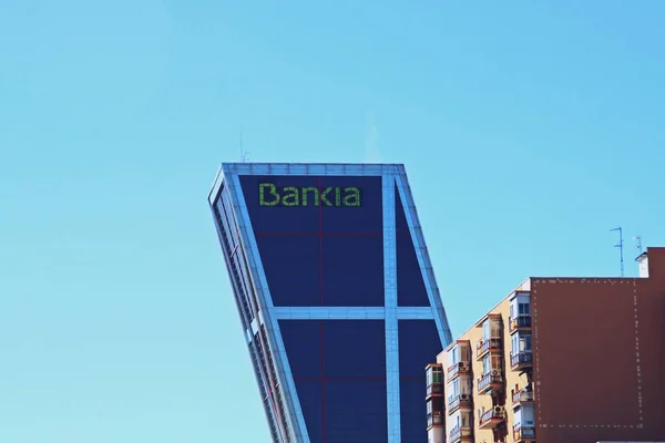 Madrid Spain 2018 Bankia塔 该实体在马德里Paseo Castellana街上的主要总部 它是构成Puerta Europa的两座对称摩天大楼之一 — 图库照片
