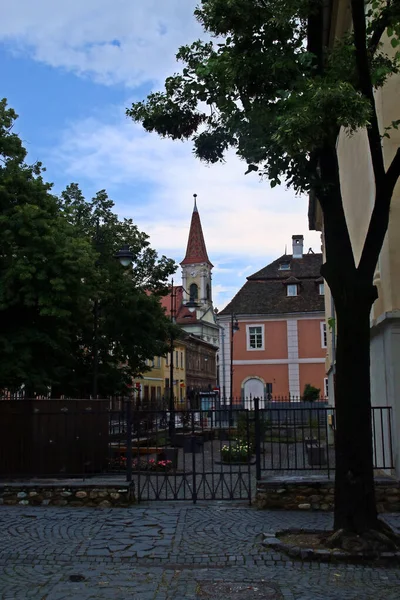 Zvonice Reformované Církve Rumunská Biserica Reformata Mezi Budovami Sibiu Rumunsko — Stock fotografie