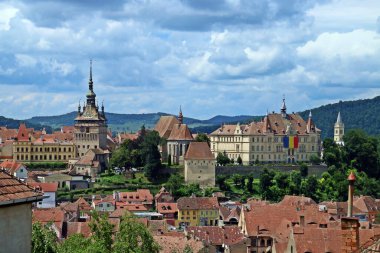 Sighisoara saat kulesi konsey kulesi, manastır kilisesi ve Romanya 'daki Sighisoara belediye binası olarak da bilinir. Eski kaledeki en temsili binaların panoramik manzarası..