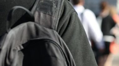 İş yavaş yürüme Commuters ufuk arka görünümü