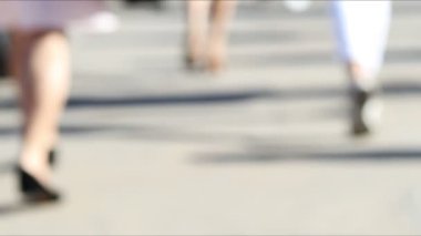 İş yavaş yürüme Commuters ufuk düşük açılı çekim