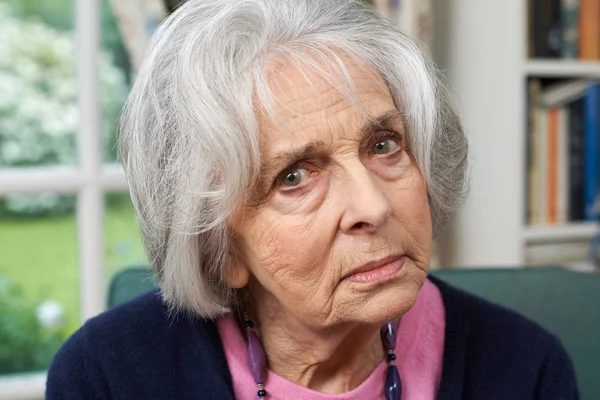 Porträt Einer Unglücklichen Seniorin Hause — Stockfoto