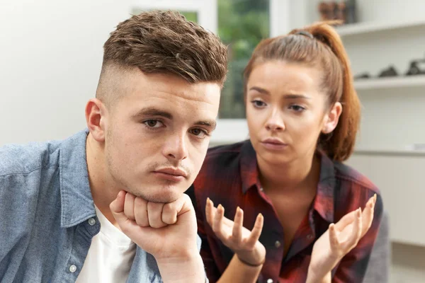 Teenager Paar Hat Beziehungsprobleme — Stockfoto