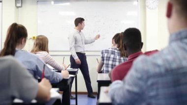 Beyaz tahta öğretim bilim sınıf Erkek Lisesi Öğretmen