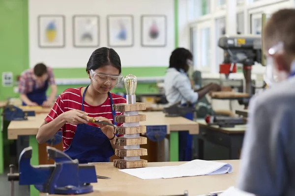 Lâmpada Construção Estudante Ensino Médio Feminino Aula Carpintaria — Fotografia de Stock