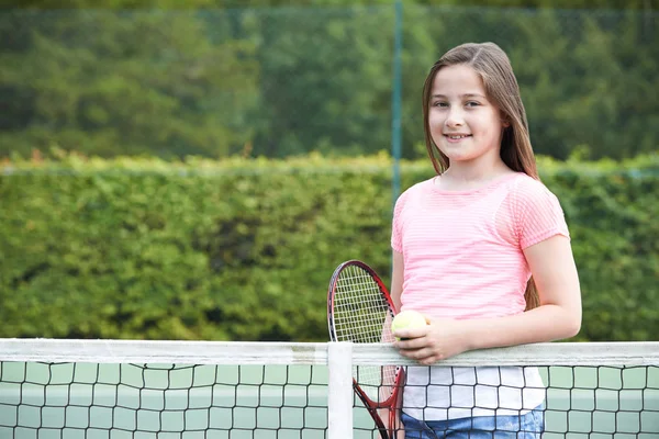 Портрет Молодой Девушки Играющей Теннис — стоковое фото