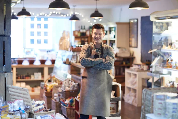 Retrato Hombre Sonriente Propietario Delicatessen Shop Usando Delantal — Foto de Stock