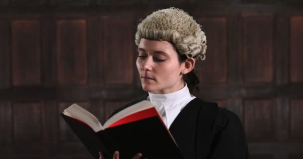 Портрет Жінки Адвоката Судовому Читанні — стокове відео