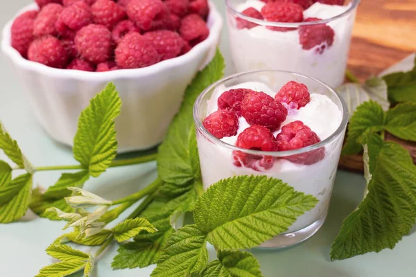 Fresh raspberry in white plate. — Stock Photo, Image