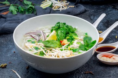 Vietnam çorbası Pho GA