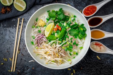 Geleneksel Vietnam eriştesi Çorbası Pho Bo
