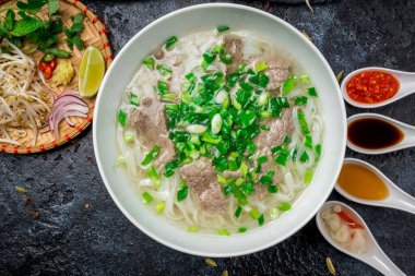 Geleneksel Vietnam eriştesi Çorbası Pho Bo