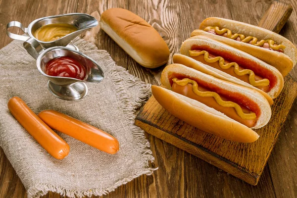 Tres Perros Calientes Clásicos Con Ketchup Mostaza — Foto de Stock