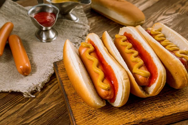 Tre Hot Dog Classici Con Ketchup Senape — Foto Stock