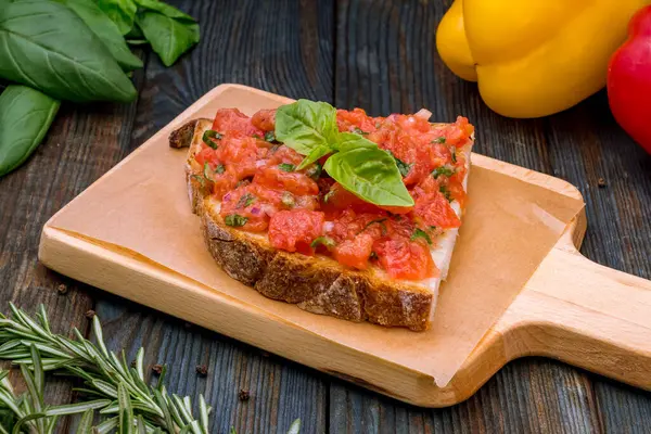 Bruschetta Com Tomate Queijo — Fotografia de Stock