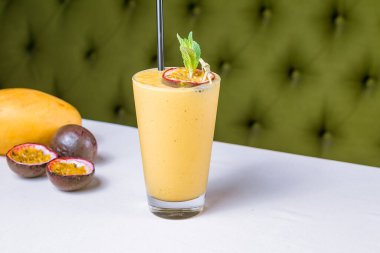 mango tutku meyveli smoothie