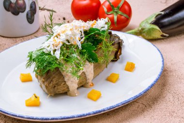 Tabakta fırında patlıcan