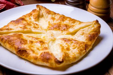 Khachapuri katmanlı Gürcü mutfağı