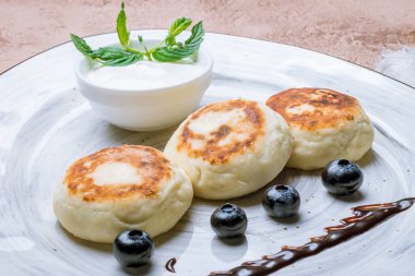 Süzme peynirden peynirli kekler