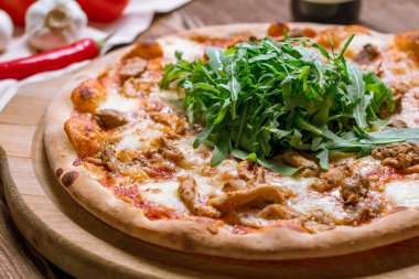 Et ve barbekü soslu pizza.