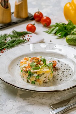 Salata olivieri tabakta