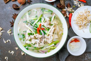 Vietnam çorbası Pho GA