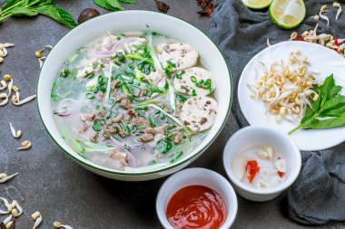 Vietnam Geleneksel Çorbası Pho Bo 