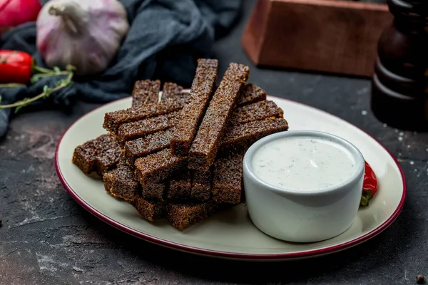 Crutones Ajo Fritos Con Salsa Plato — Foto de Stock