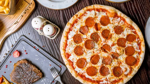 Pizza Pepperoni Plato — Foto de Stock