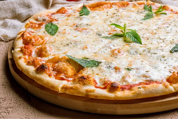 Fechar Pizza Italiana Quattro Formaggi — Fotografia de Stock