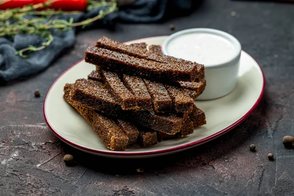 Crutones Ajo Fritos Con Salsa Plato — Foto de Stock