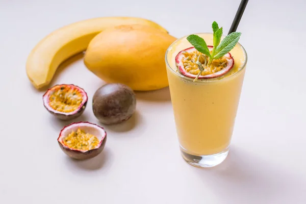 Batido Mango Fruta Pasión — Foto de Stock