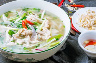 Vietnam çorbası Pho GA