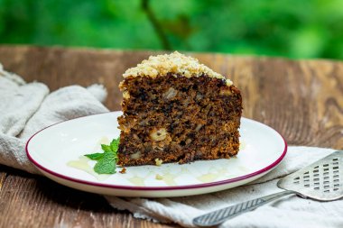 Tabakta havuçlu kek.