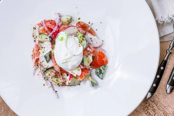 Güzel Taze Sebze Salatası Haşlanmış Yumurta — Stok fotoğraf