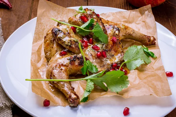 Tembakau Ayam Goreng Dengan Garnet — Stok Foto