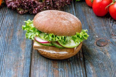 Tahtada Vejetaryen Burger