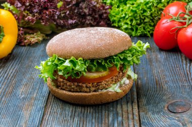 Karabuğdaydan yapılmış Patty 'li vejetaryen burger.