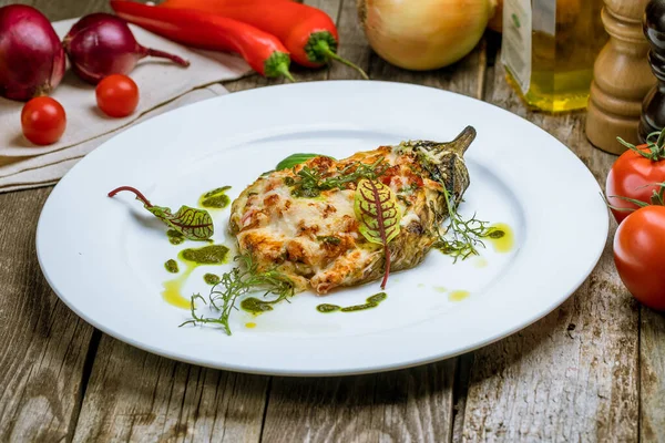 Berenjena Horno Plato Con Parmesano —  Fotos de Stock