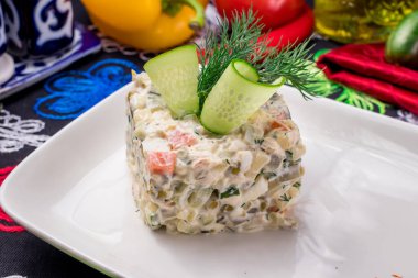 Salata olivieri tabakta