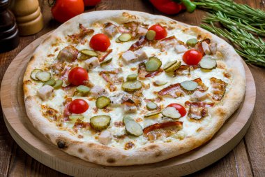 Pastırmalı Carbonara pizzası.