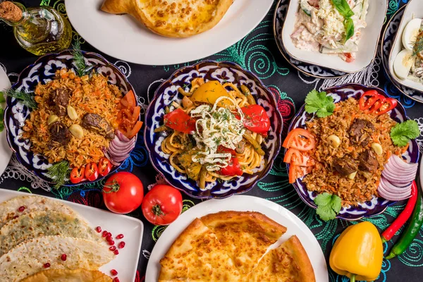 Блюда Узбекской Кухни Лагман Плов — стоковое фото