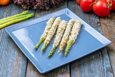 Hamurda kızartılmış kuşkonmaz