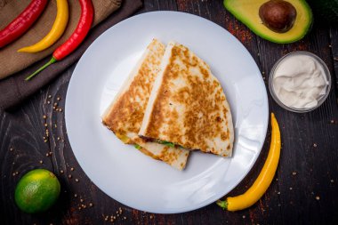 Tavuklu Meksika Quesadilla 'sı