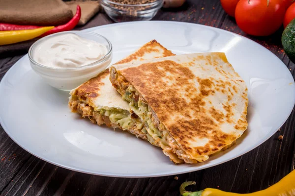 Meksykańska Quesadilla Kurczakiem — Zdjęcie stockowe