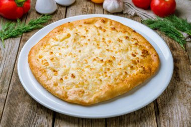 Peynir görünümlü khachapuri