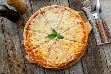 İtalyan pizzası Margherita yakın çekim