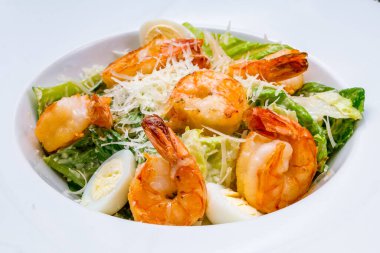 karidesli salata sezarı