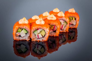 California rulosu, siyah üzerine siyah yansımalı yengeç.